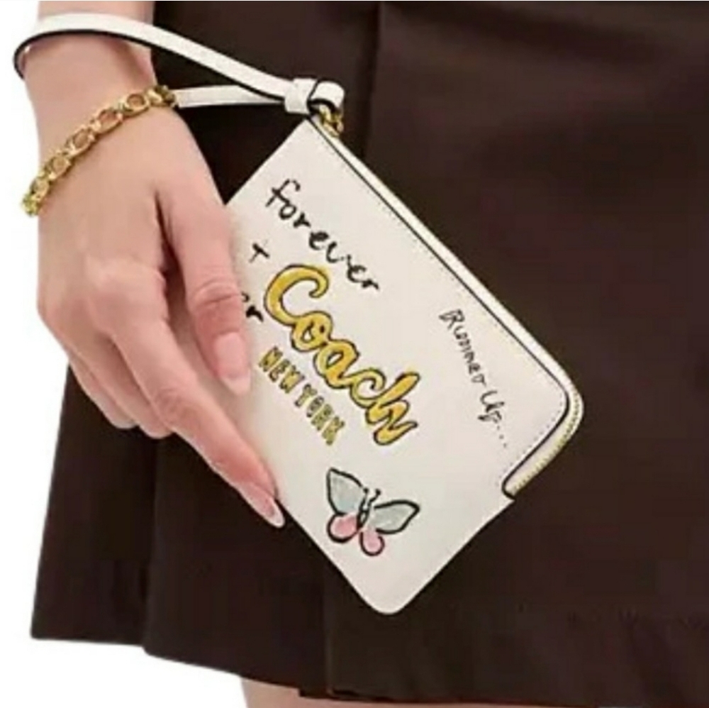 Coach White Wristlet with Graphic Design - Picture 4 of 8